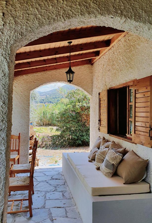 Villa Al-Ari Diakopto Exterior foto